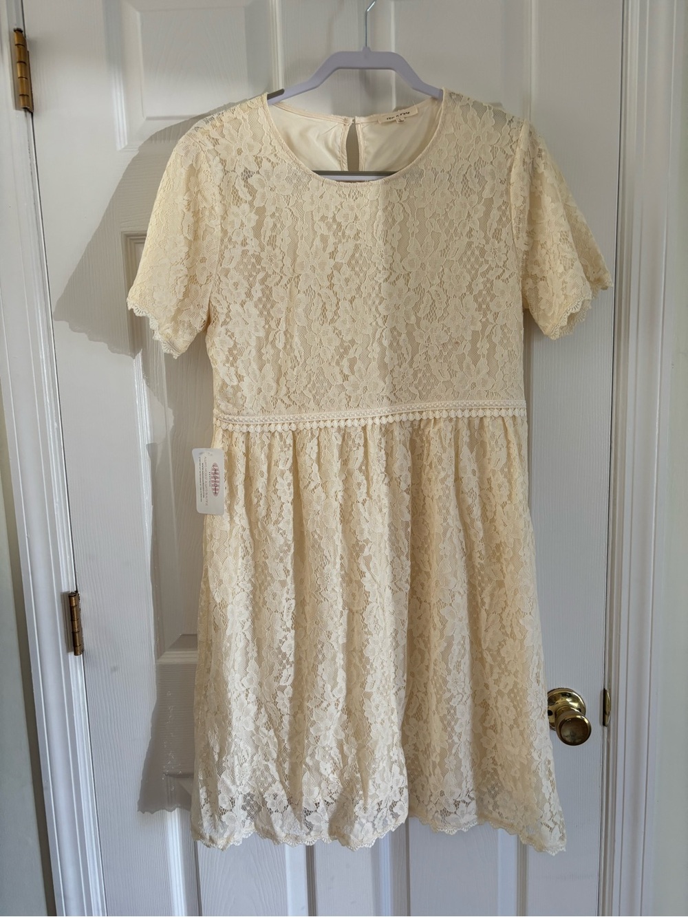 tea n rose Off-White Lace Short Sleeve Dress